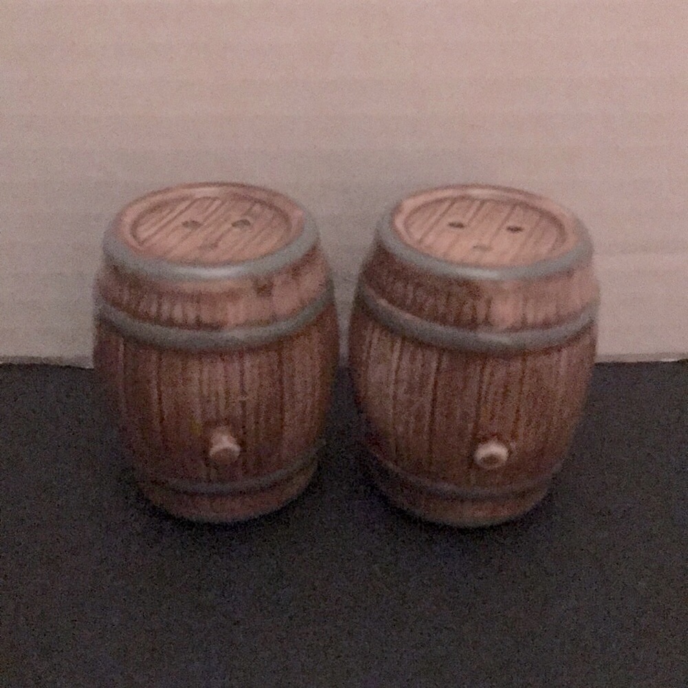 Salt & Pepper shakers western Horse Barrels kitchen home essentials NWT